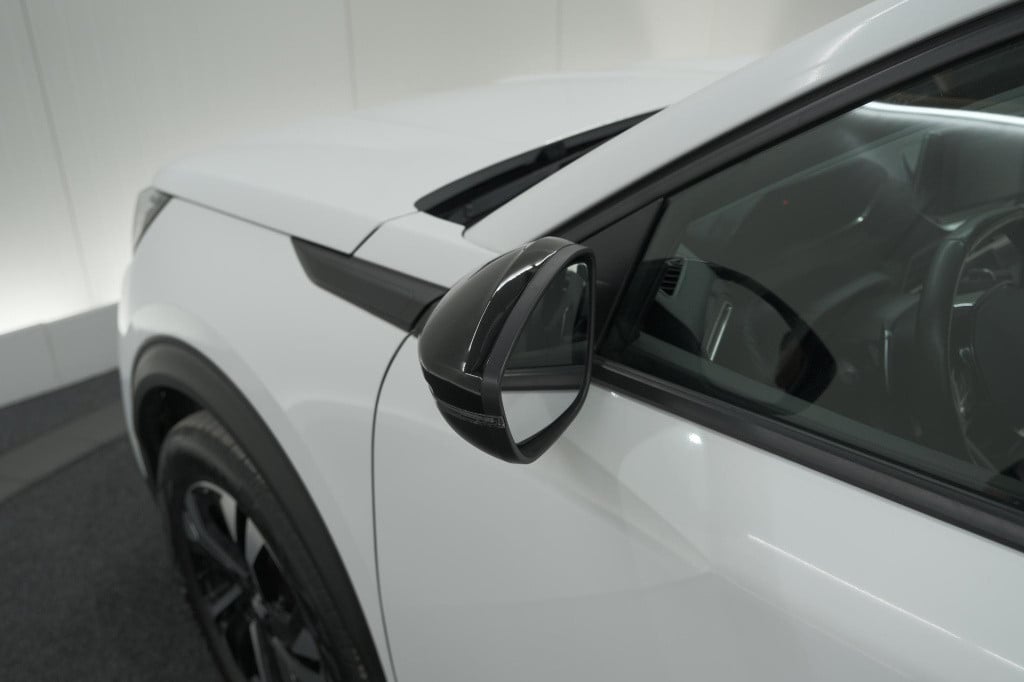Peugeot 2008 puretech 130 eat8 allure | parkeersensoren | navigatie | apple