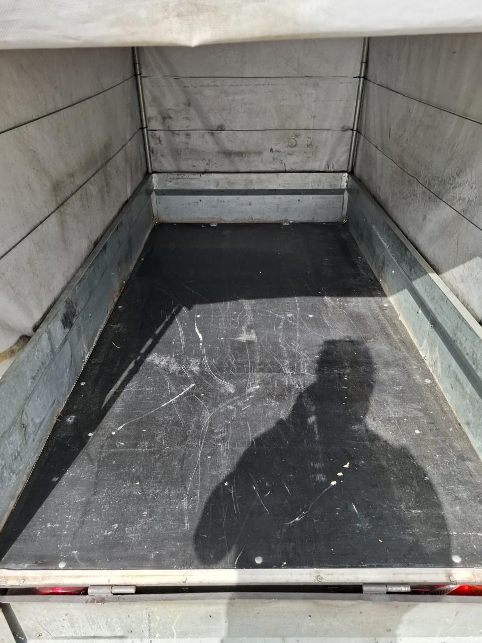 Aanhanger met (afneembare) huif