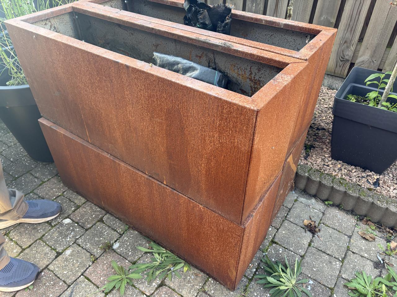 4 x Cortenstaalbakken 1.00 breed x 40 hoog x 30 diep