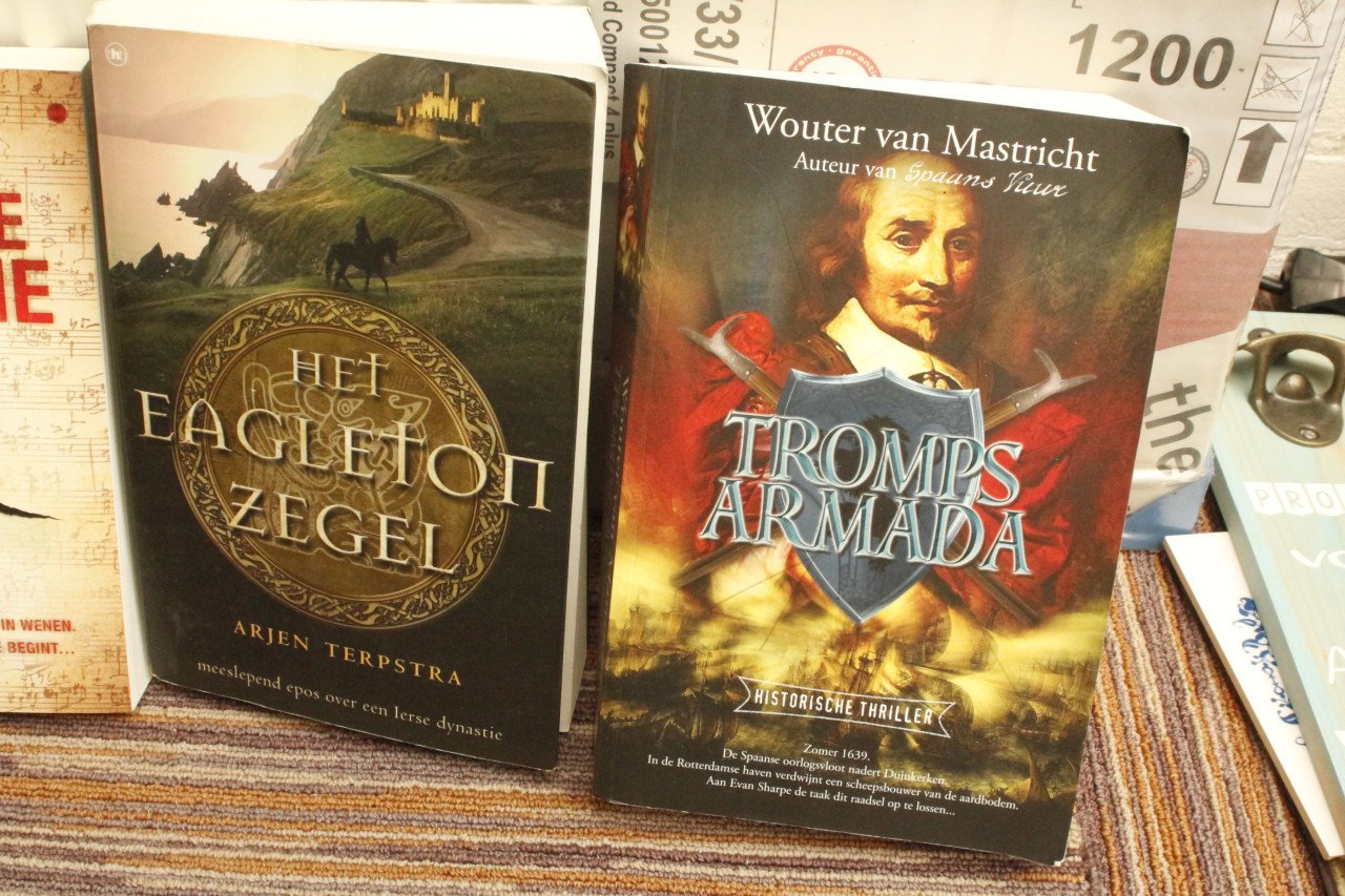 Thrillers,,,Div schrijvers