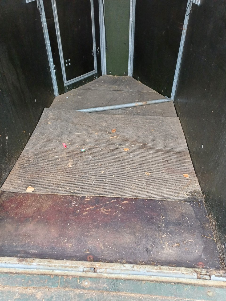 Te Koop: Nette 1 1/2 paardsrtrailer