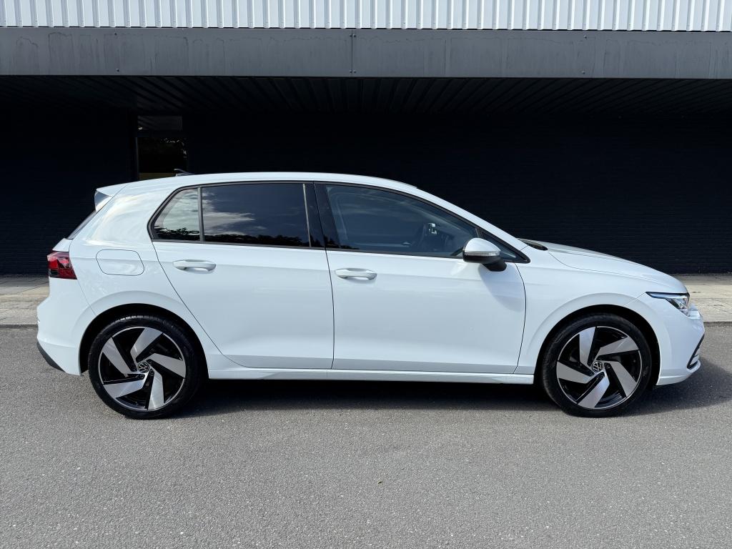 Volkswagen Golf 1.0 tsi life // led koplampen // trekhaak //