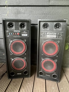2 partyspeakers / disco boxen met ingebouwde versterker