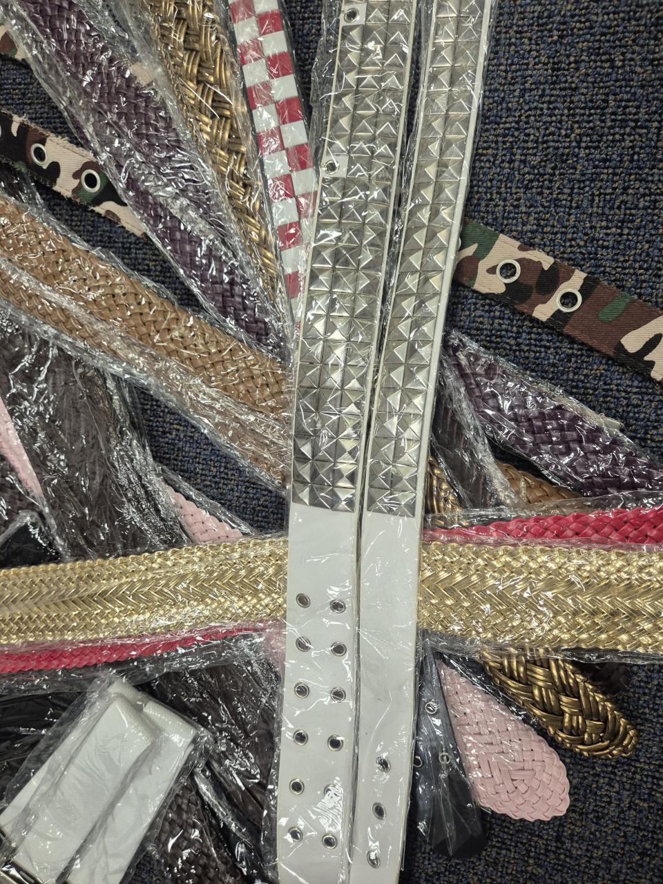 Partij van 100 riemen/sieraden/sjaals