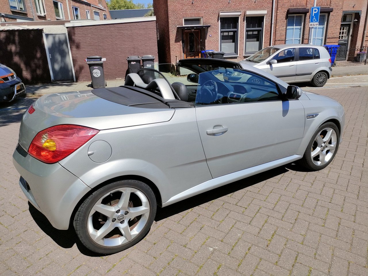 Opel Tigra 1.8 16V Twintop 2005 Grijs