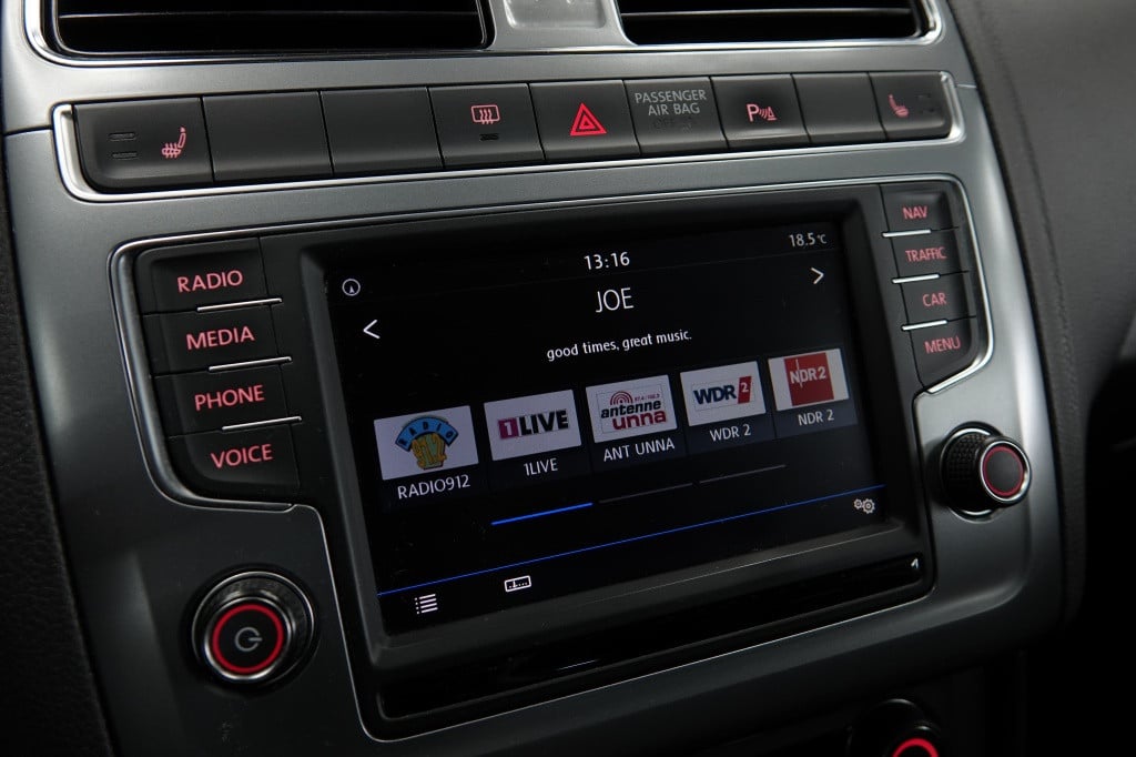 Volkswagen Polo 1.0 trendline | pdc | airco | navi | 17" |