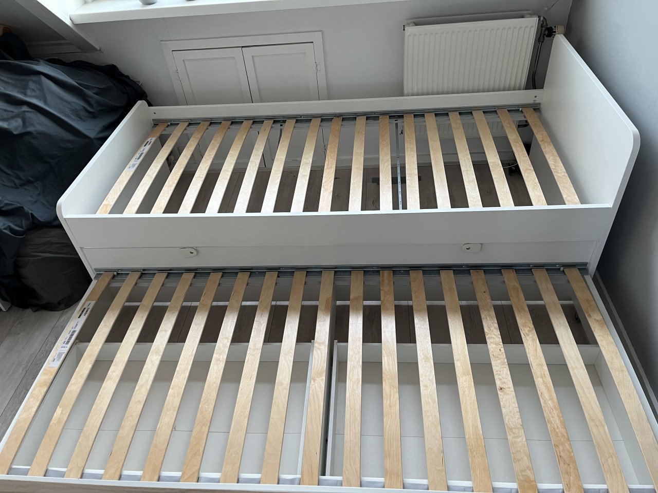 Bedframe 90x200cm met onderbed en opbergruimte wit.