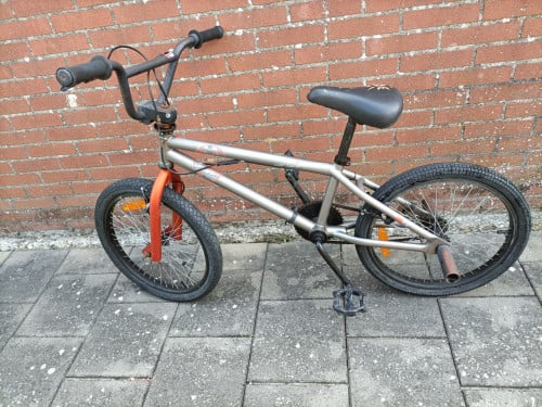 Stoere jongensfiets. Zadelhoogte 72 cm. Staat op zijn hoogst vermoed ik. St