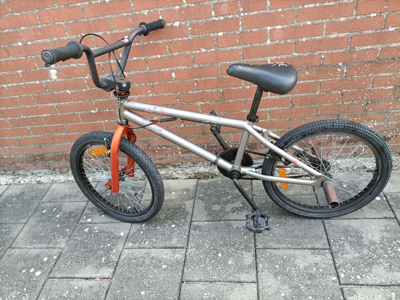 Stoere jongensfiets. Zadelhoogte 72 cm. Staat op zijn hoogst vermoed ik. St