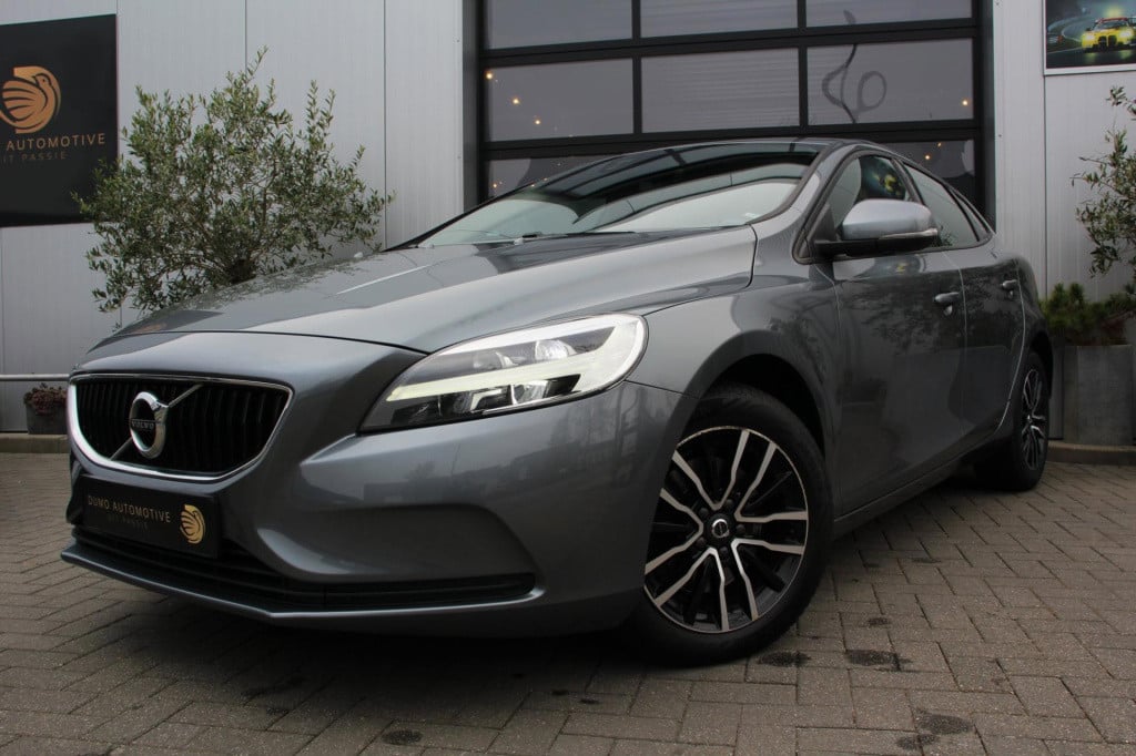 Volvo V40 2.0 t2 momentum polar+ navi - led - half leder - 1e eigenaar - lm