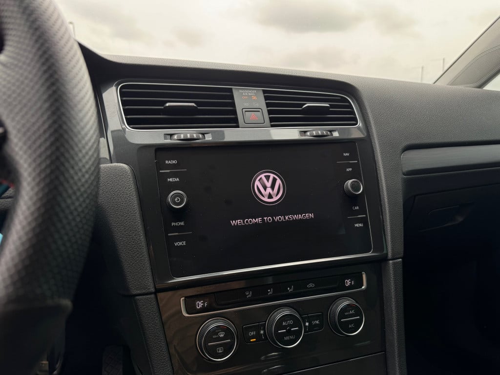 Volkswagen Golf 1.0 tsi r-line * navigatie * adaptieve cruise control * pdc