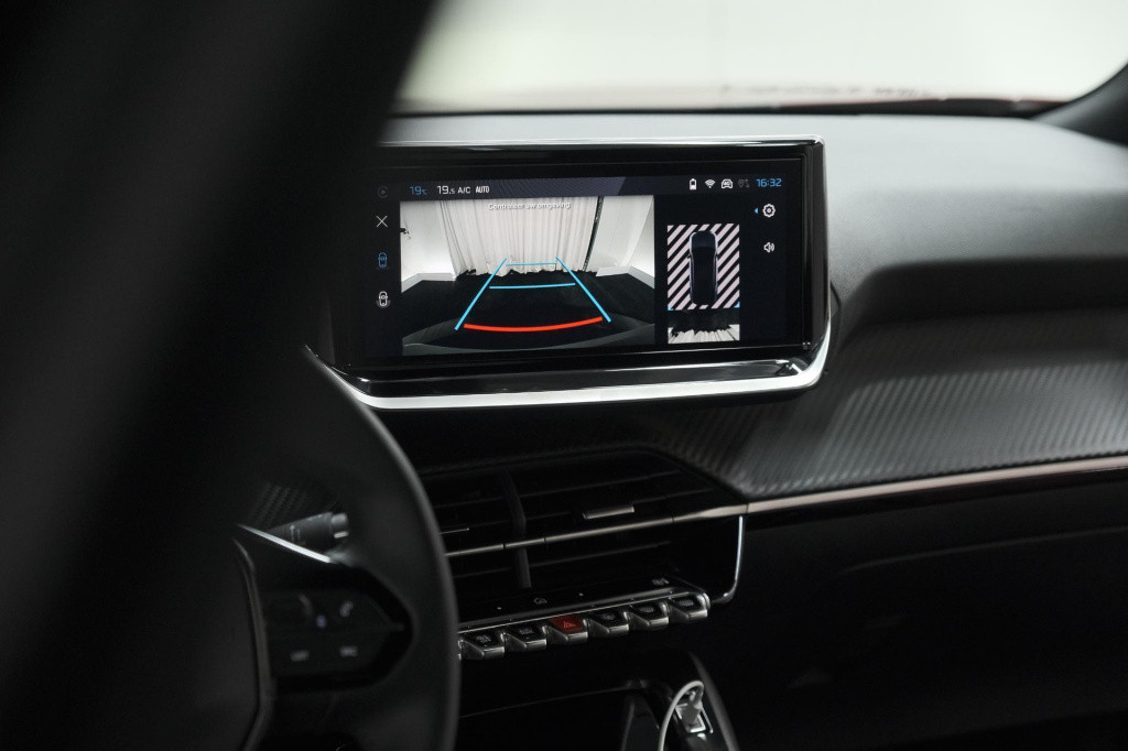Peugeot 2008 puretech 100 allure | camera | navigatie | apple carplay | par