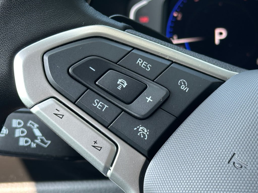 Volkswagen Touran 1.5 tsi 150pk dsg r-line highline | led | trekhaak | dode