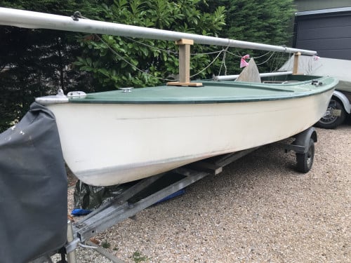 VOLKSBOOT VB480 met haventrailer