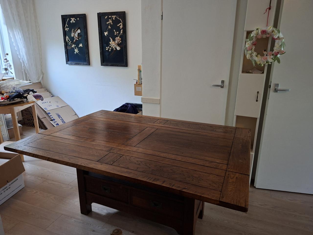 GERESERVEERD Eikenhouten eettafel