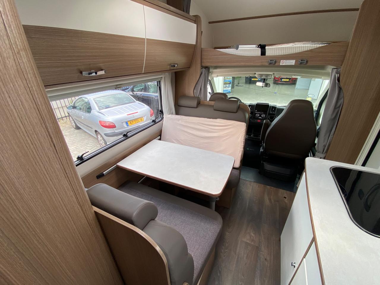 Carado | Capron A361 | 6 persoons half-integraal camper