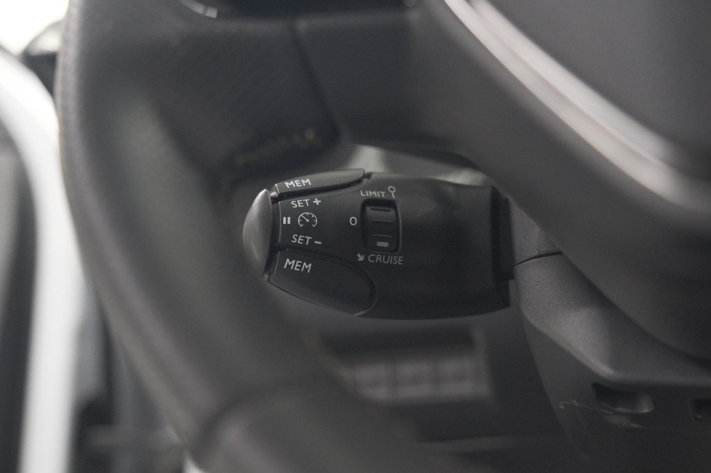 Peugeot 2008 puretech 130 eat8 gt | camera | apple carplay | parkeersensore