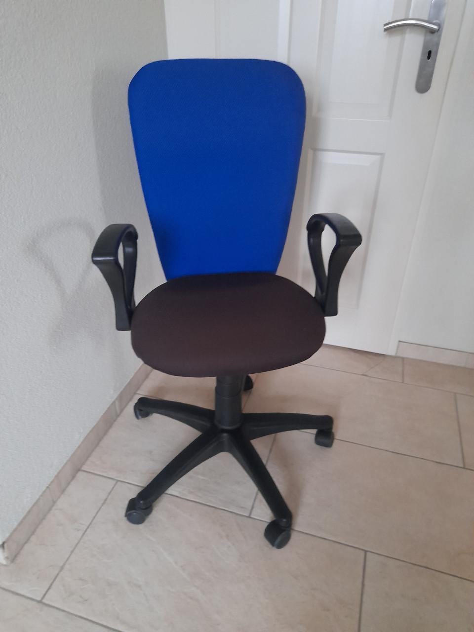 Bureaustoel (in goede nette staat)