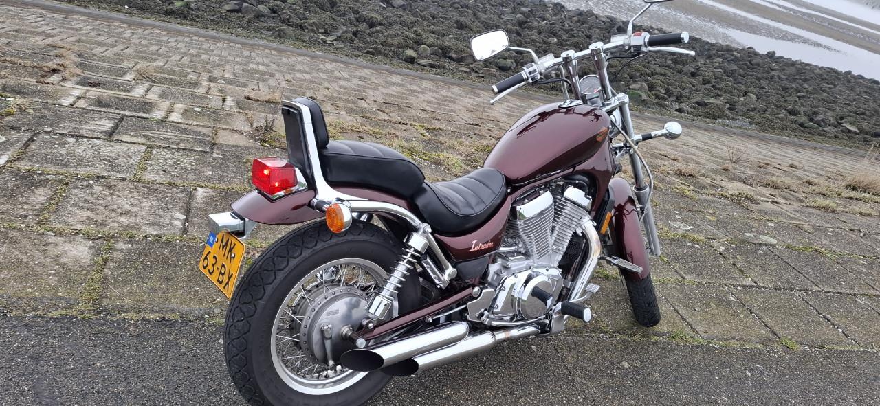 Suzuki intruder vs750