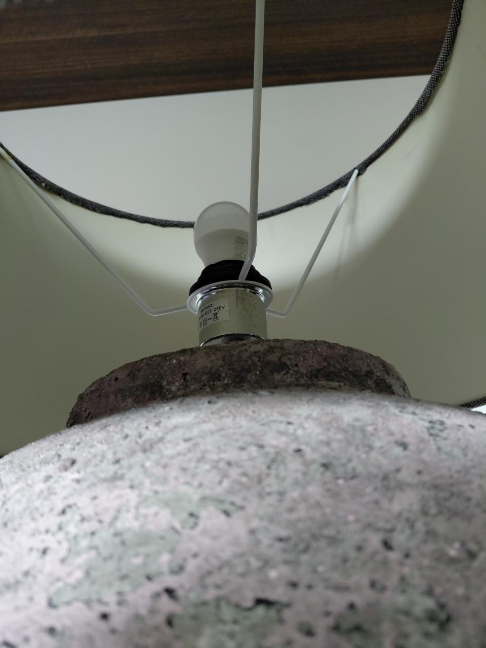 Robuste betonnen schemerlamp