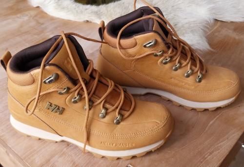 Prachtige camel wandelschoenen; Helly Hansen