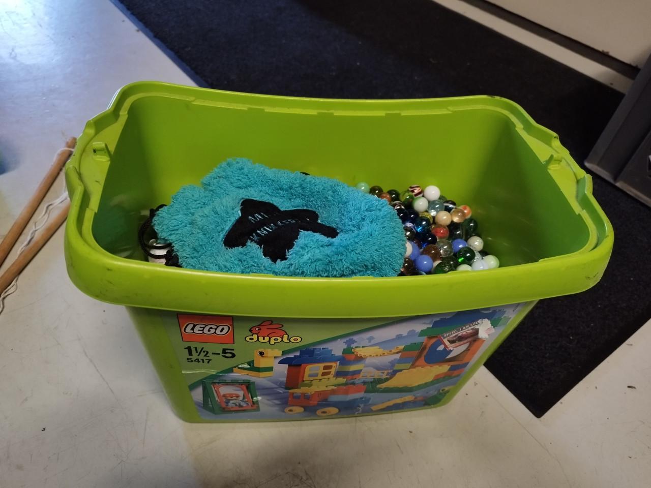 Ca. 10kg knikkers + knikkerzak + diabolo