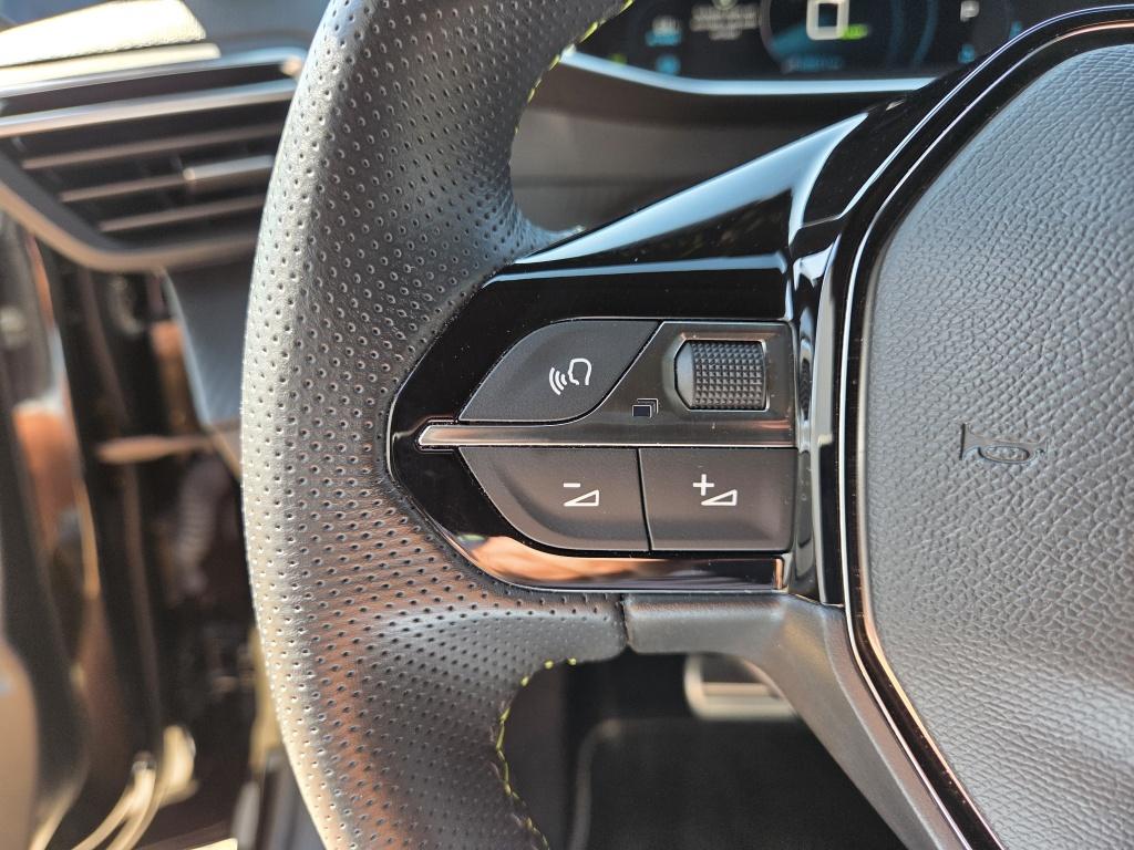 Peugeot 208 gt 50 kwh | pack alcantara | verwarmde voorstoelen | massagefun