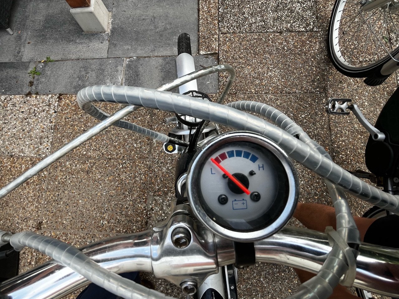 2 x Oude elektrische fietsen, Batterijen moeten gerepareed worden