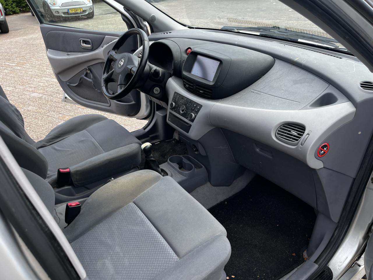 Nissan Almera Tino