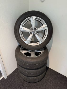 Audi A6 C8 Winterset 18 inch zonder schade!