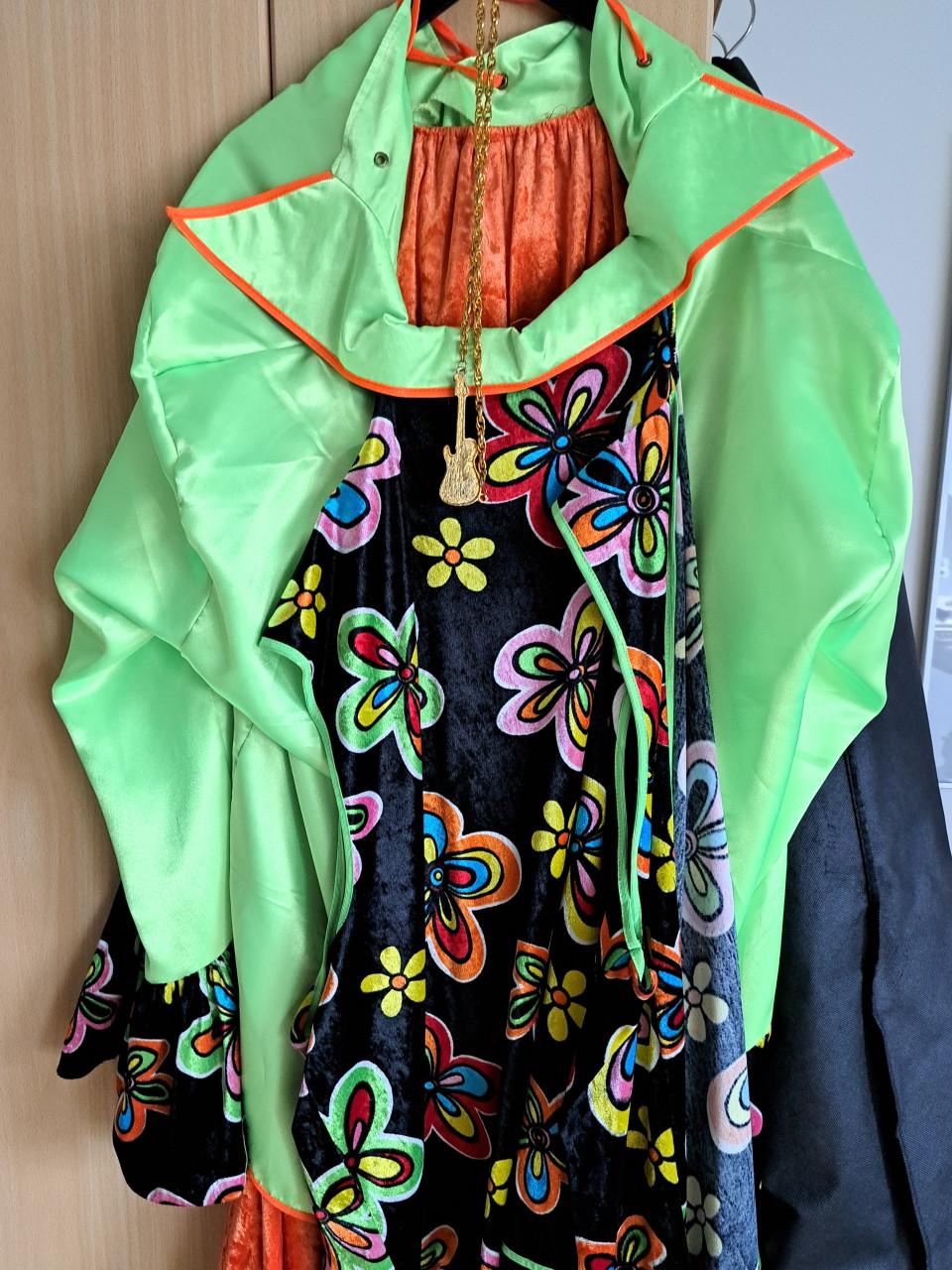 Leuk fleurig carnavalspak