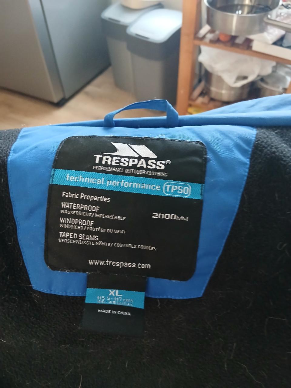 Ski's Rossignol, schoenen, helm, stokken, kleding