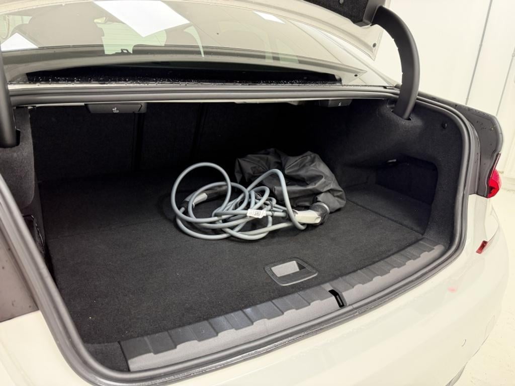 BMW 3-serie 330e high executive | schuif/kanteldak | trekhaak | 360 camera 