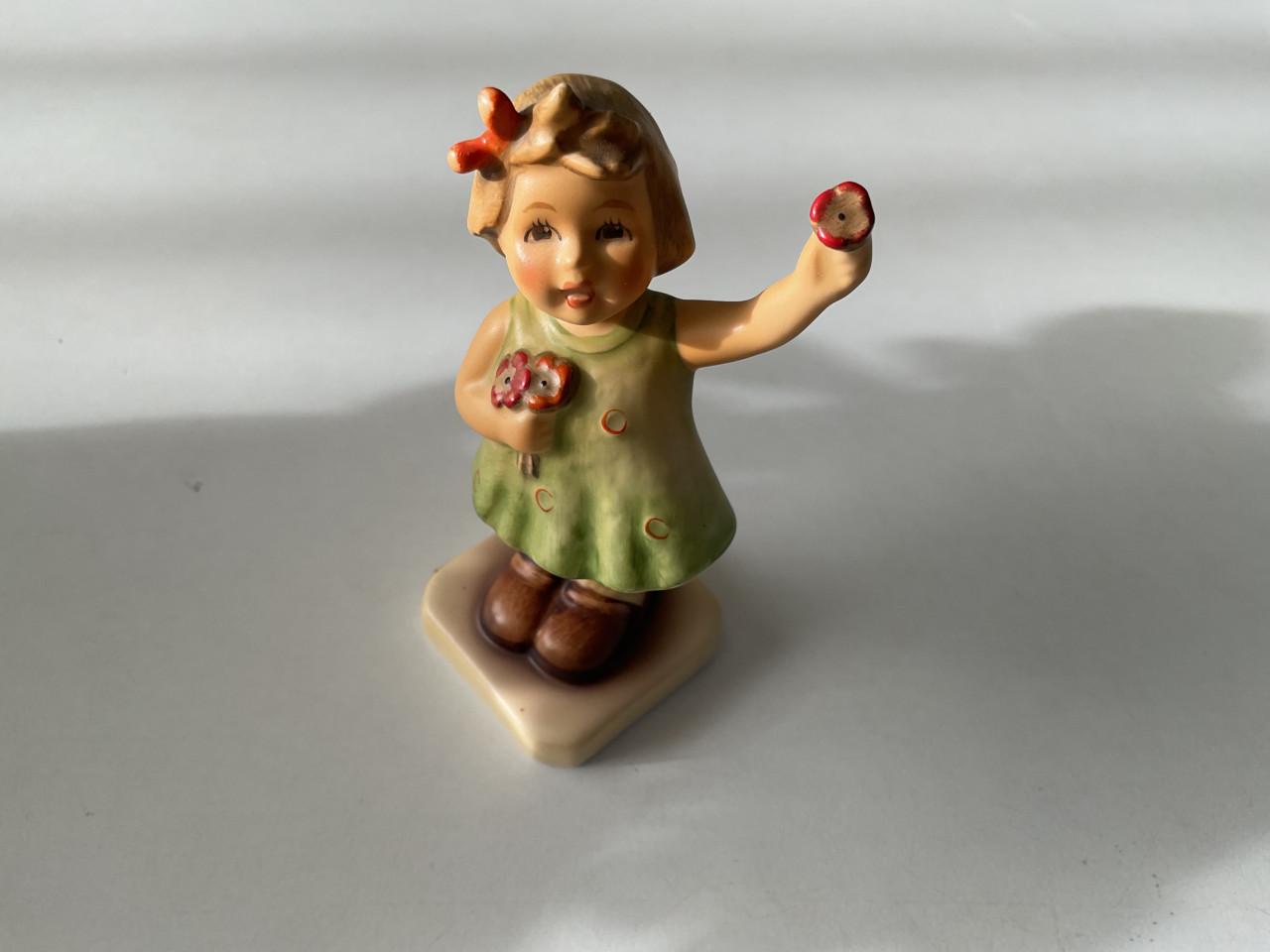 Hummel. Nr. 793.       Bloemenmeisje.      Jaar: 1994.    Helemaal gaaf.