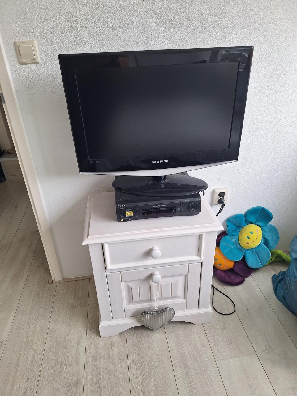 Tv en tv kastje