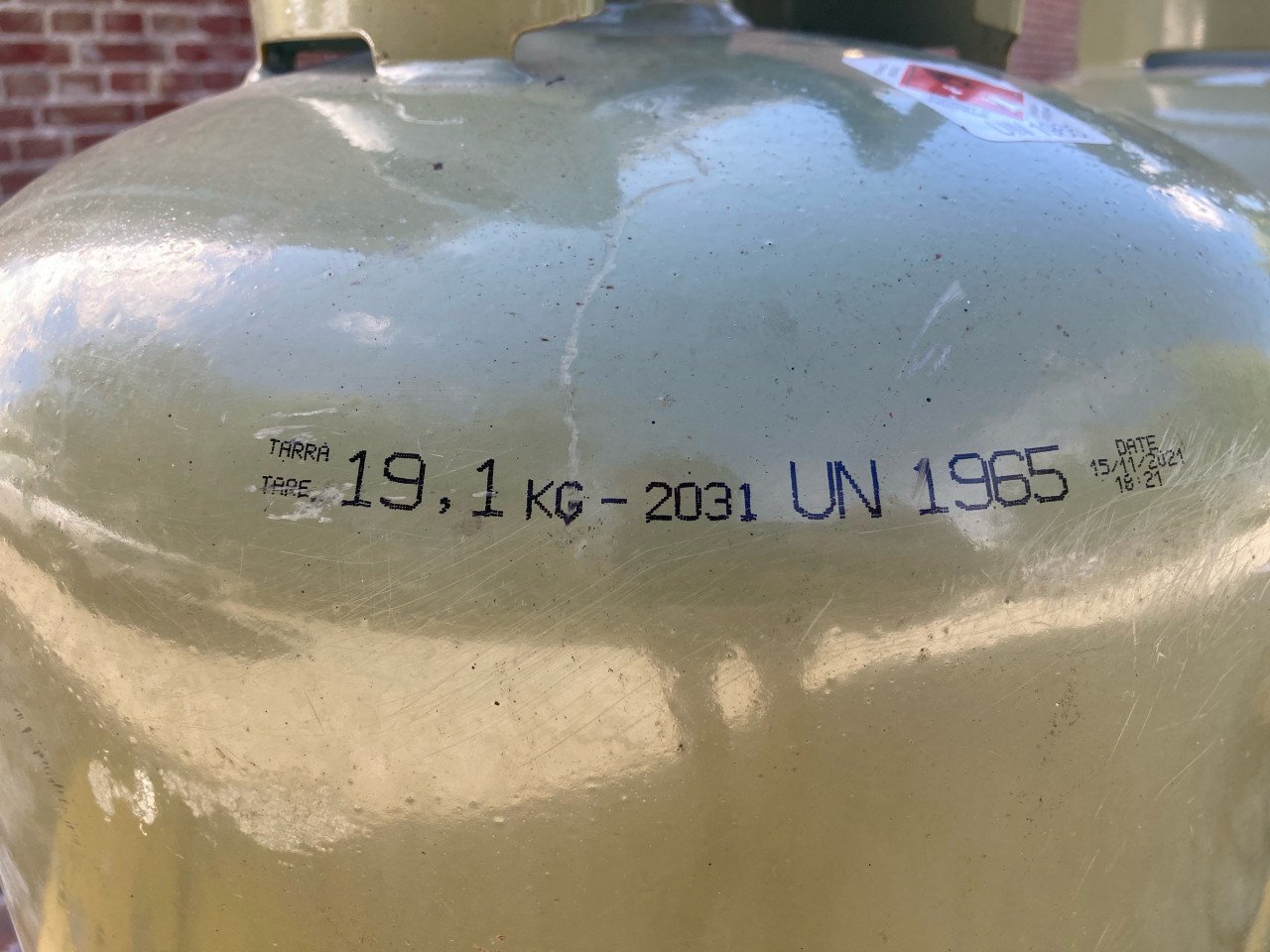 2x Gasfles groot (tarra 19kg) gekeurd t/m 2031