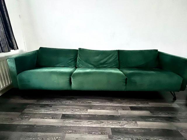 Mooie groene stevigzittende 3 zitsbank