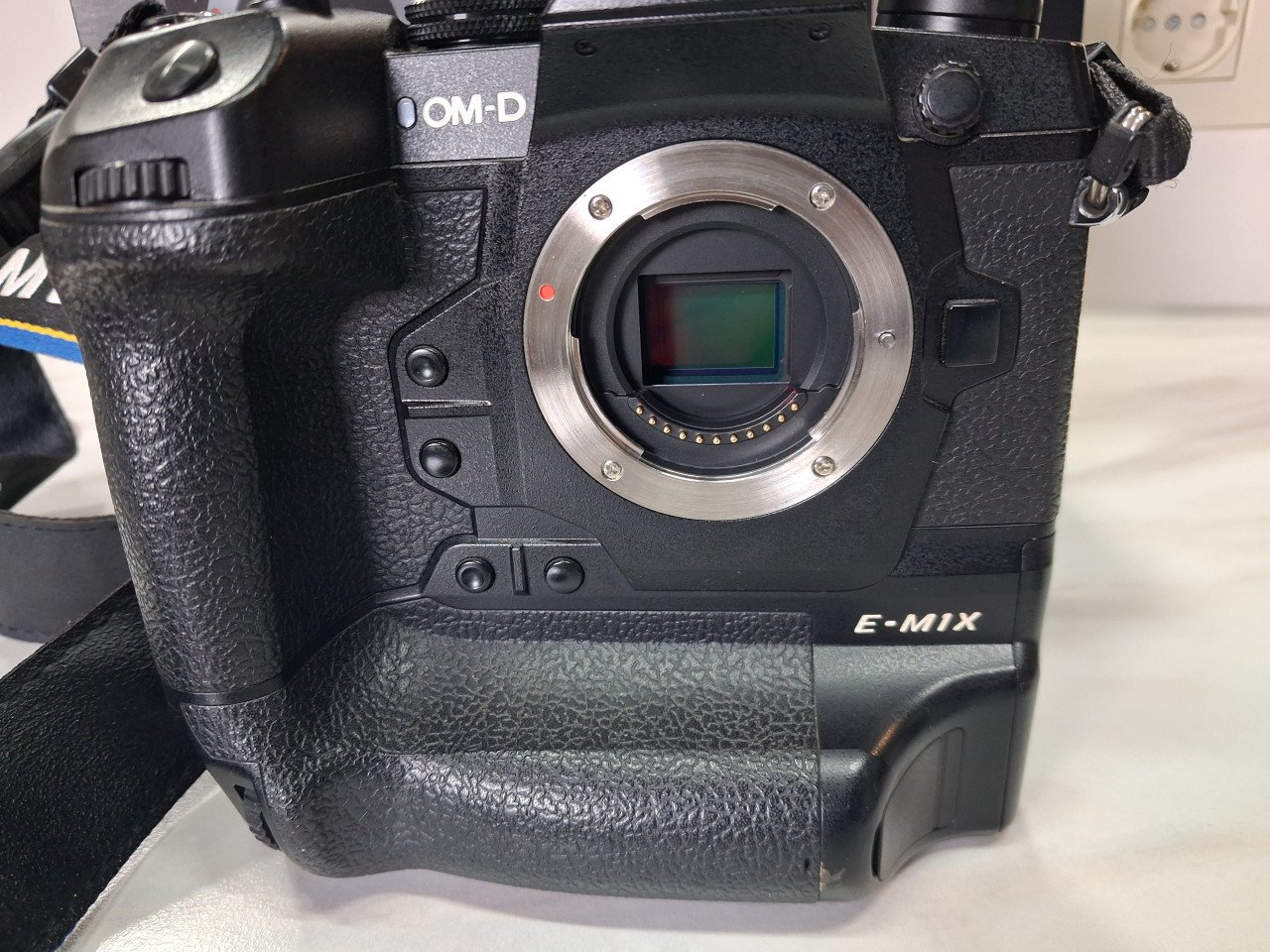 OLYMPUS OM-D E-M1X camera en een 12-40mm PRO lens