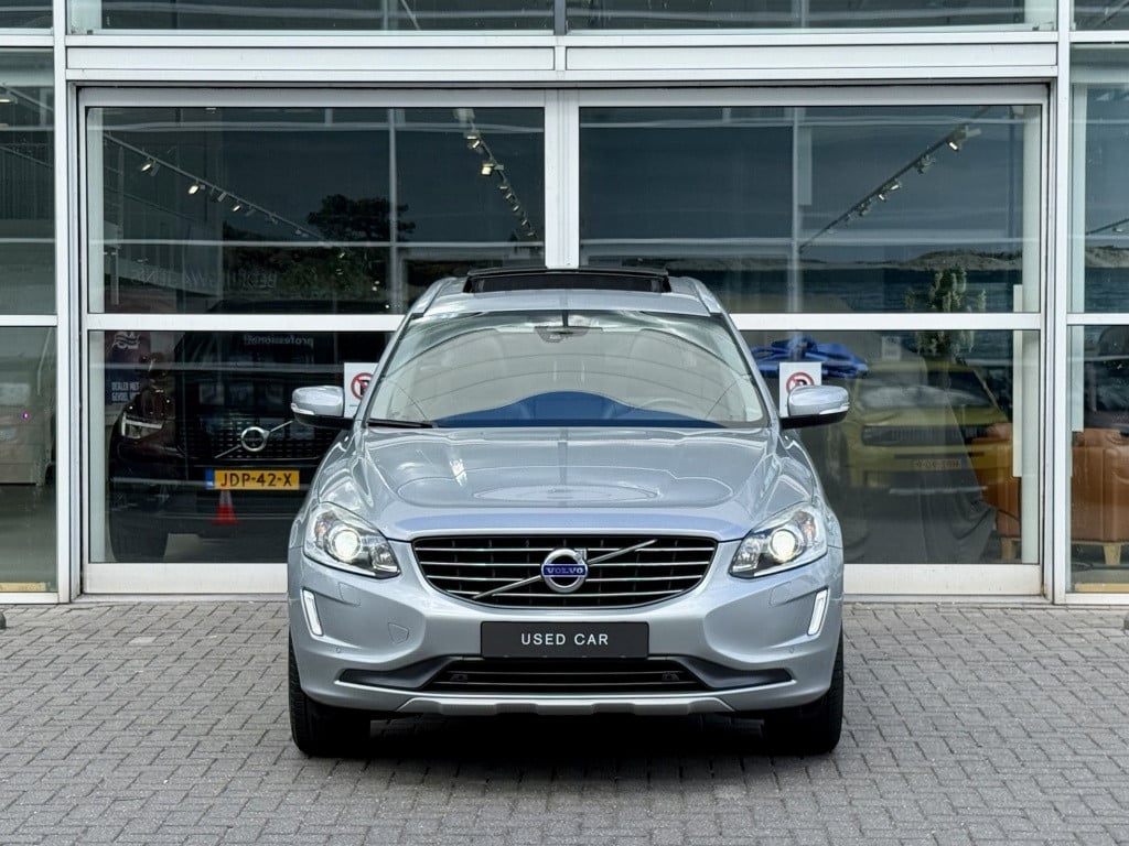Volvo XC60 t5 245pk aut6 polar+ luxury| panodak| trekhaak| standkachel| ca