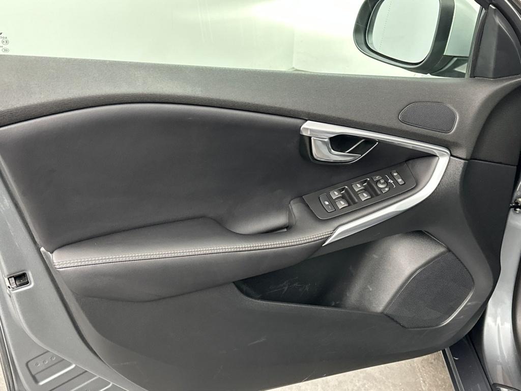 Volvo V40 t3 153pk aut6 polar+ sport| panodak| camera| h&k sound| trekhaak