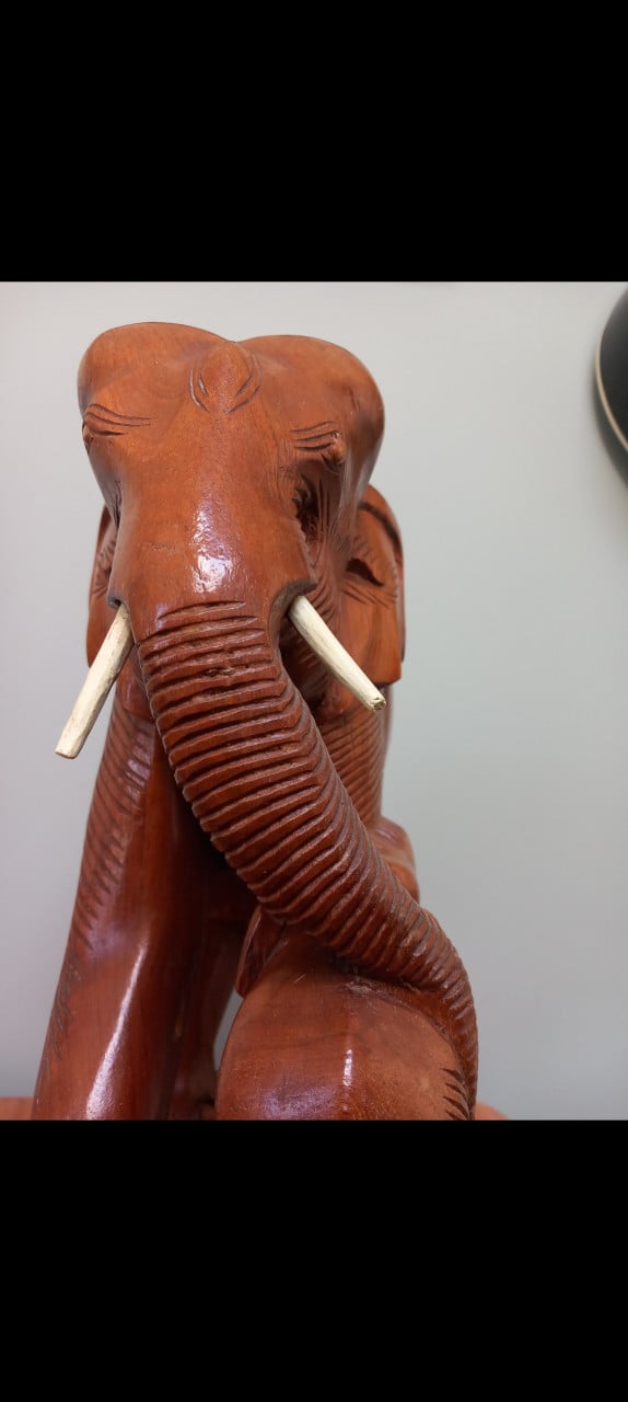 Prachtig houten beeld olifant en jong!