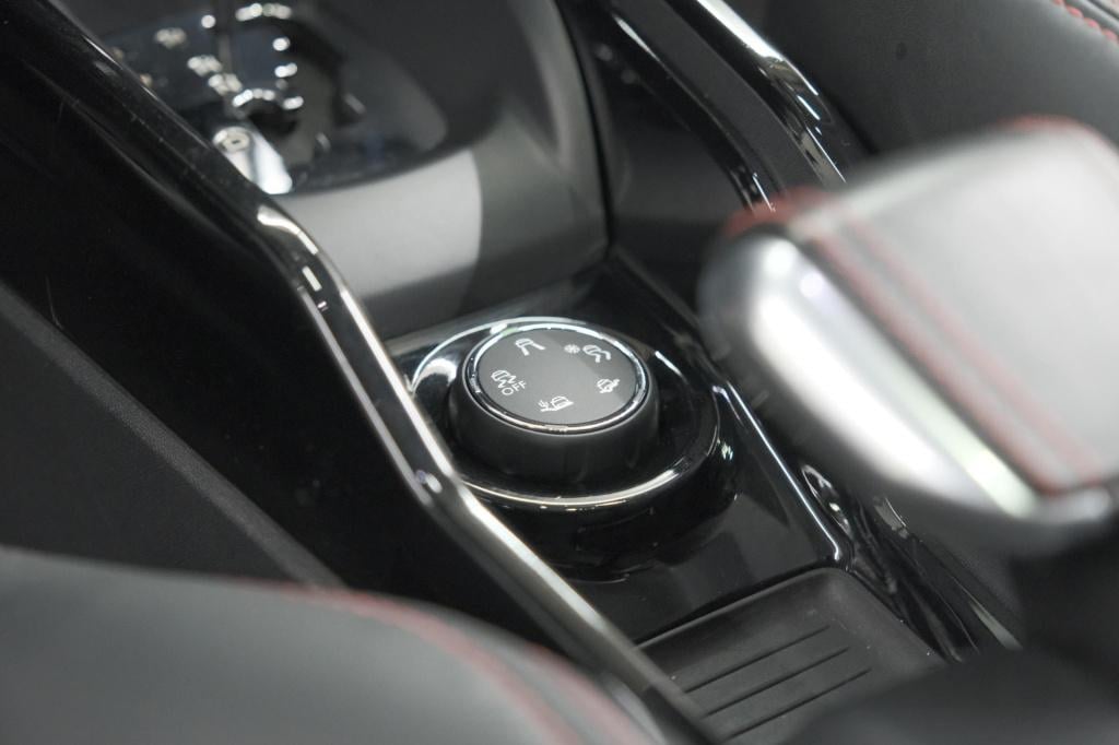 Peugeot 2008 puretech 110 eat6 gt | trekhaak | camera | panoramadak | apple