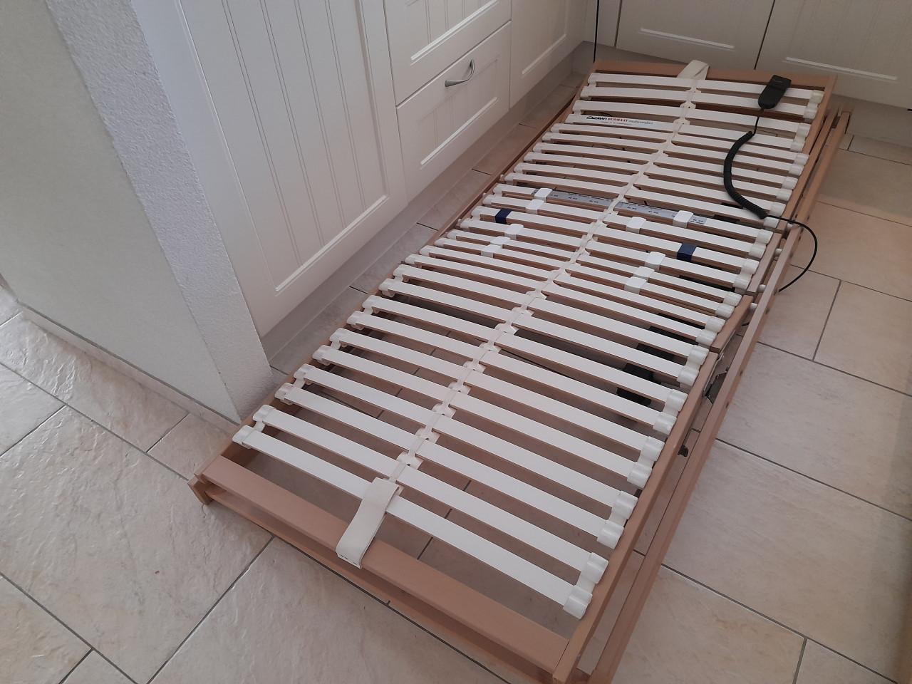 Elektrisch verstelbare lattenbodems ( in goede staat ) 2 x 90 x 200