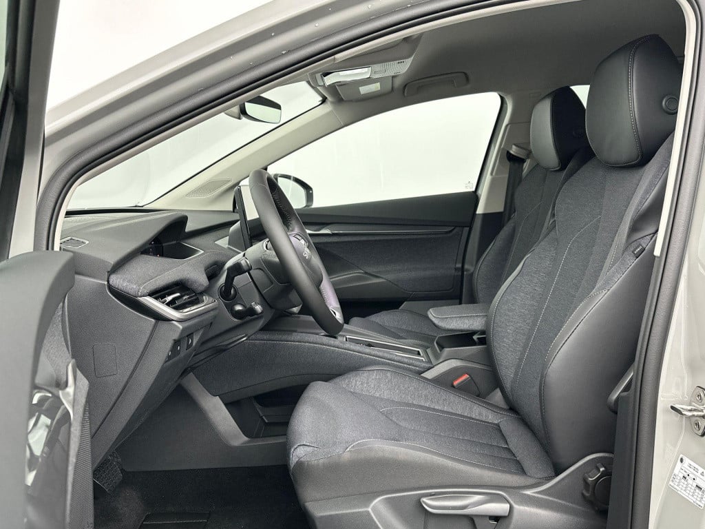 Skoda Elroq business edition tour elektromotor 210 kw / 286 pk
