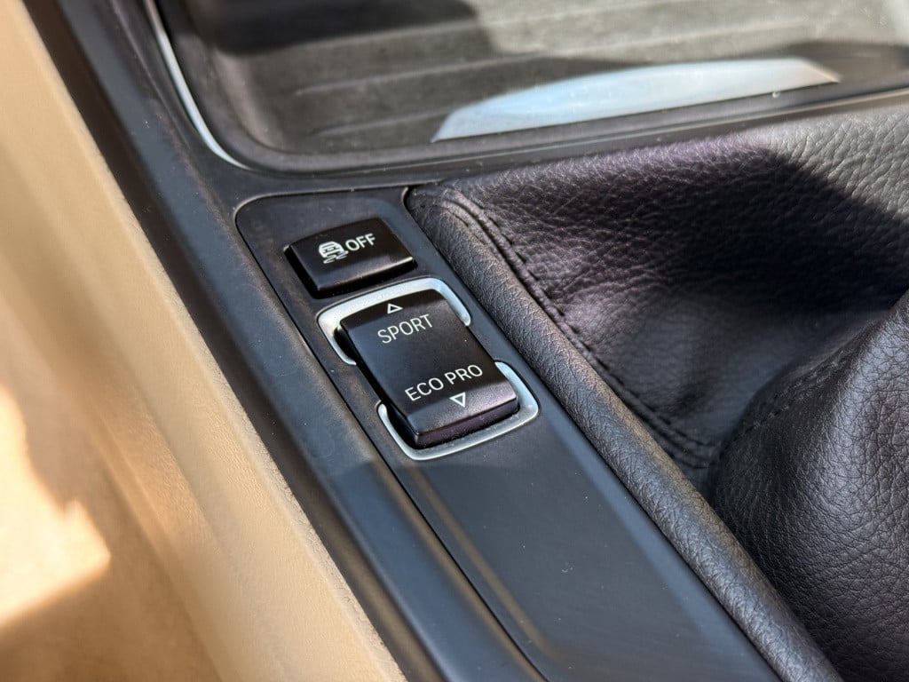 BMW 3-serie 320i high executive | navi | leder | 260pk | elect trekhaak |