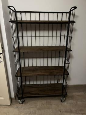 Industriële kast op wieltjes