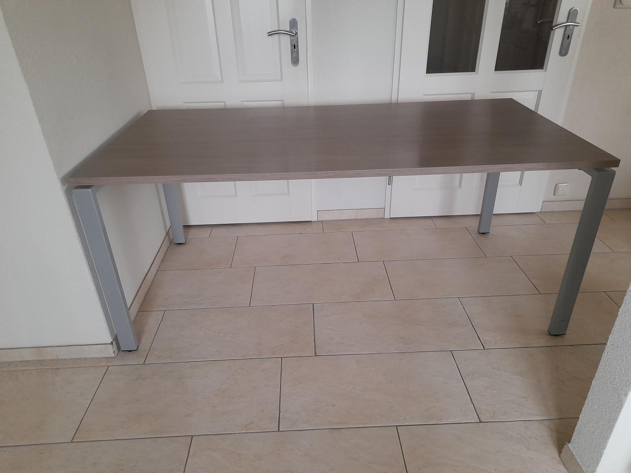 Prachtig bureau 90 x 180 x 75,5 (verstelbaar ) z.g.a.n.