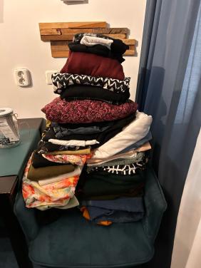 Grote hoeveelheid dameskleding maat 42/44