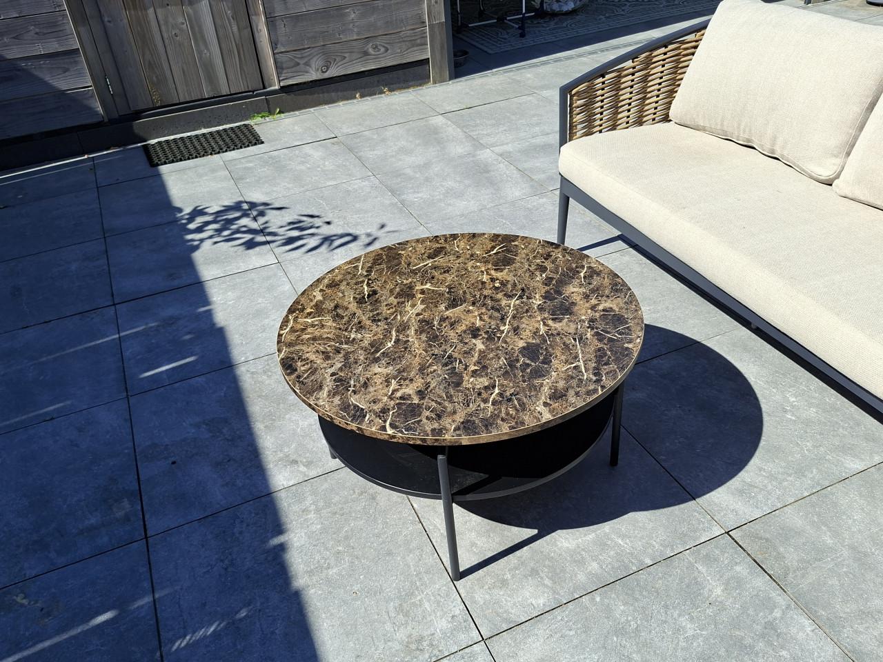 Tuinbank en tuintafel