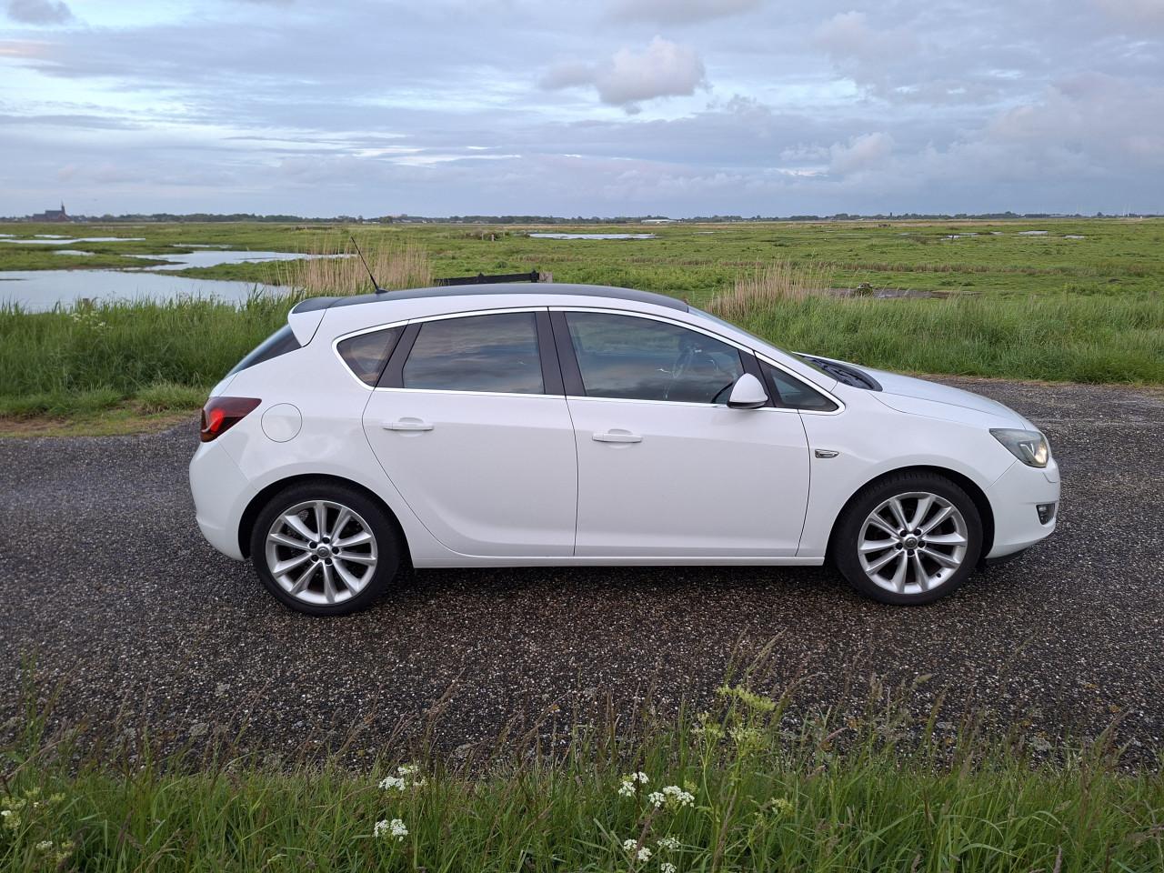 Opel Astra j 1.6 Cosmo